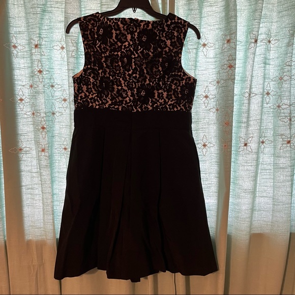 Cream lace knee length fit and flare cocktail dress. Perfect for weddings, etc. - Picture 3 of 5